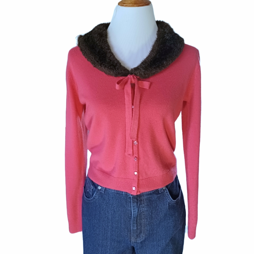 EVIE BUTTON DOWN SWEATER WITH FAUX FUR COLLAR  SIZE M